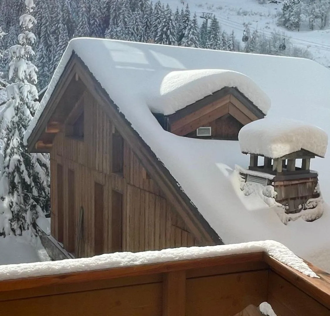 Meribel Centre La Chaudanne - Ski In And Out Apartment - 3 Bedrooms - 1 Min To Main Ski Lifts And 5 Min To Center Of Meribel - Newly Renovated In Oct 2023 - Chalet L'Eperviere 0*,