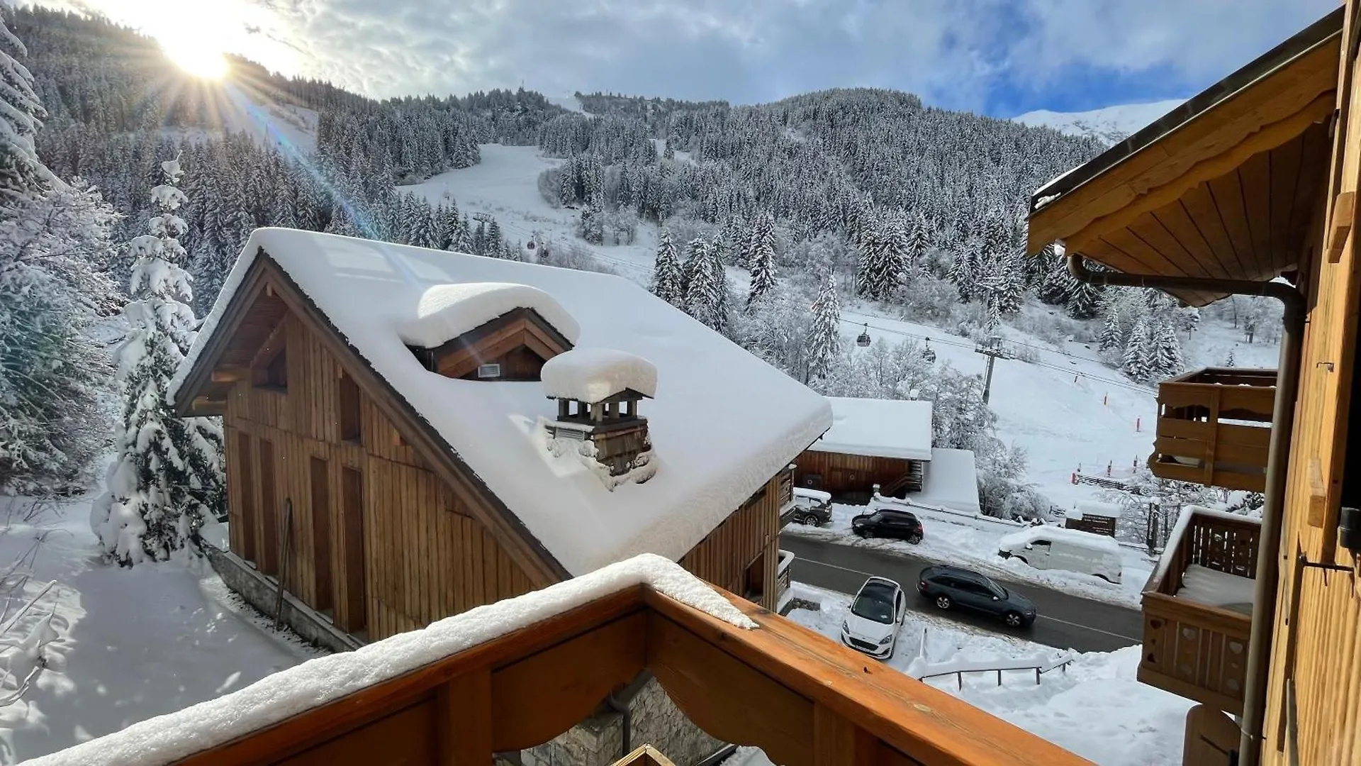 Meribel Centre La Chaudanne - Ski In And Out Apartment - 3 Bedrooms - 1 Min To Main Ski Lifts And 5 Min To Center Of Meribel - Newly Renovated In Oct 2023 - Chalet L'Eperviere France