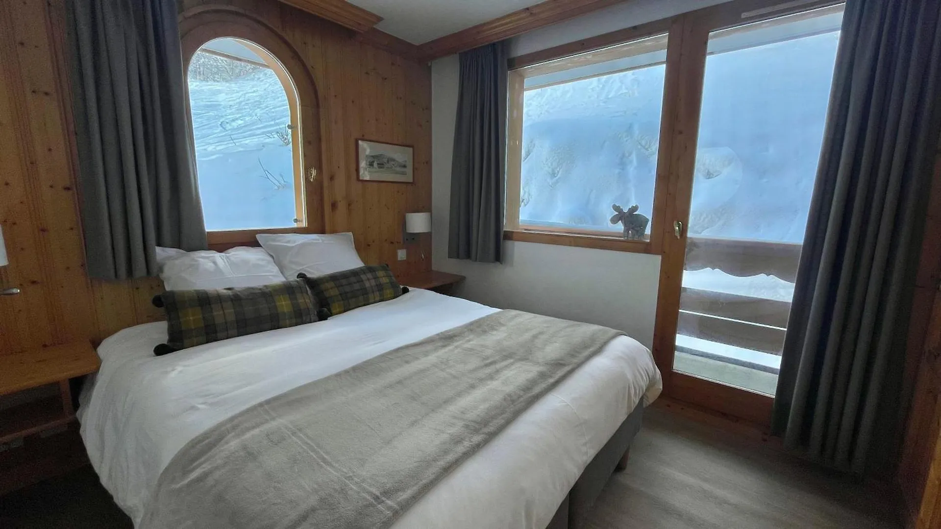 Meribel Centre La Chaudanne - Ski In And Out Apartment - 3 Bedrooms - 1 Min To Main Ski Lifts And 5 Min To Center Of Meribel - Newly Renovated In Oct 2023 - Chalet L'Eperviere