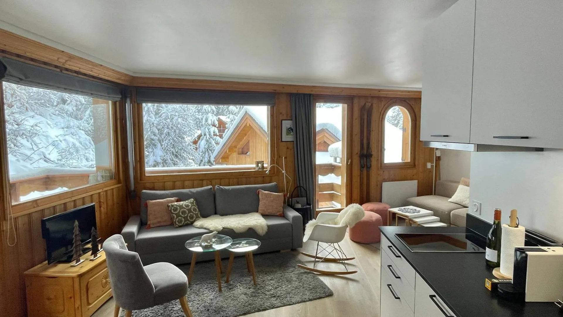 Meribel Centre La Chaudanne - Ski In And Out Apartment - 3 Bedrooms - 1 Min To Main Ski Lifts And 5 Min To Center Of Meribel - Newly Renovated In Oct 2023 - Chalet L'Eperviere