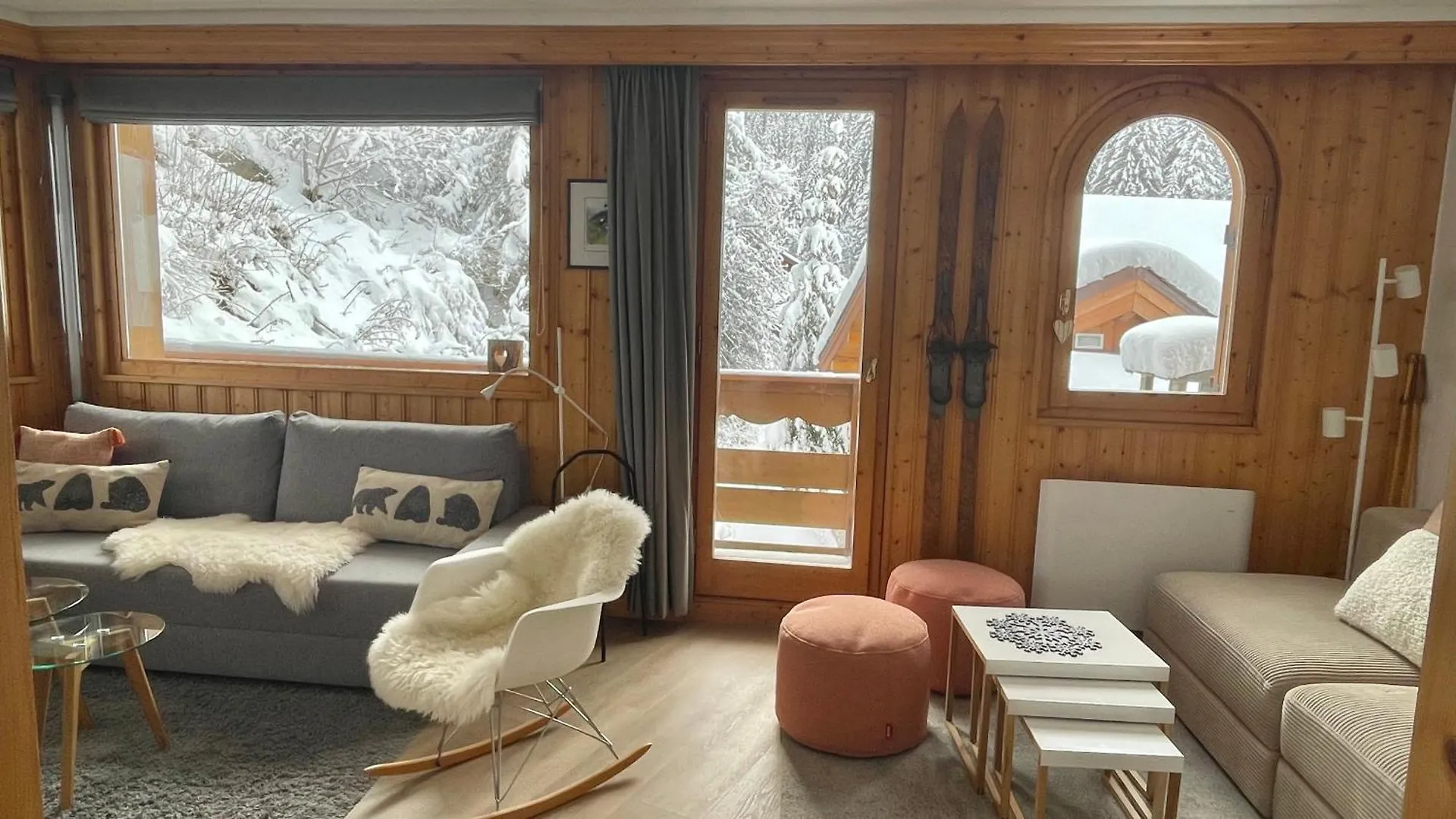 Meribel Centre La Chaudanne - Ski In And Out Apartment - 3 Bedrooms - 1 Min To Main Ski Lifts And 5 Min To Center Of Meribel - Newly Renovated In Oct 2023 - Chalet L'Eperviere