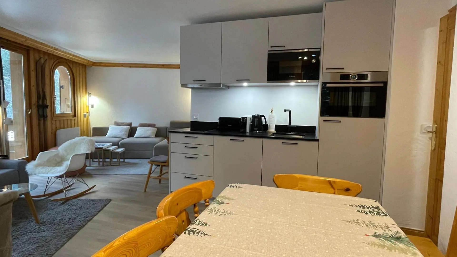 Meribel Centre La Chaudanne - Ski In And Out Apartment - 3 Bedrooms - 1 Min To Main Ski Lifts And 5 Min To Center Of Meribel - Newly Renovated In Oct 2023 - Chalet L'Eperviere France