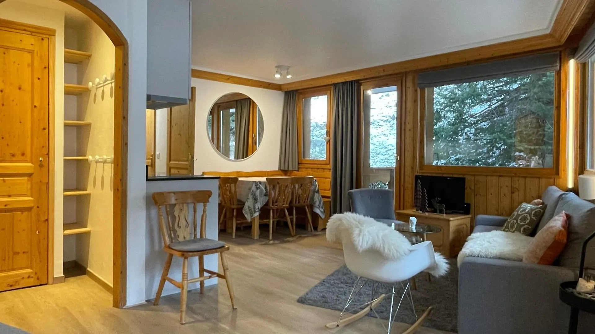 Meribel Centre La Chaudanne - Ski In And Out Apartment - 3 Bedrooms - 1 Min To Main Ski Lifts And 5 Min To Center Of Meribel - Newly Renovated In Oct 2023 - Chalet L'Eperviere