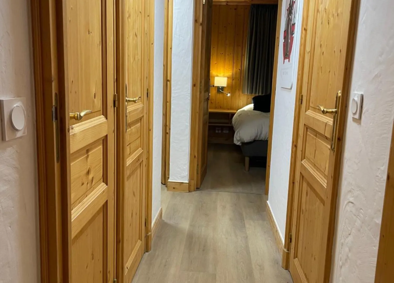 Meribel Centre La Chaudanne - Ski In And Out Apartment - 3 Bedrooms - 1 Min To Main Ski Lifts And 5 Min To Center Of Meribel - Newly Renovated In Oct 2023 - Chalet L'Eperviere